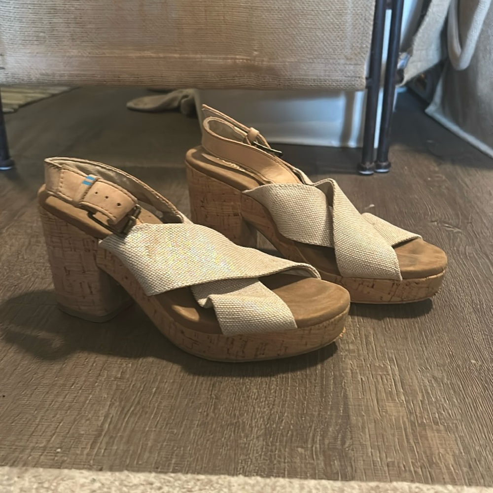 TOMS chunky heel metallic sandal, size 5.5